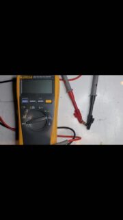 Carbon Comp Resistor fail !
J'ai suis tombé sur cette résistance dans un ampli vintage. A la mesure y'a déjà un problème, mais le pire est à venir...
#mccolsoncustom #tubeamp #electronics